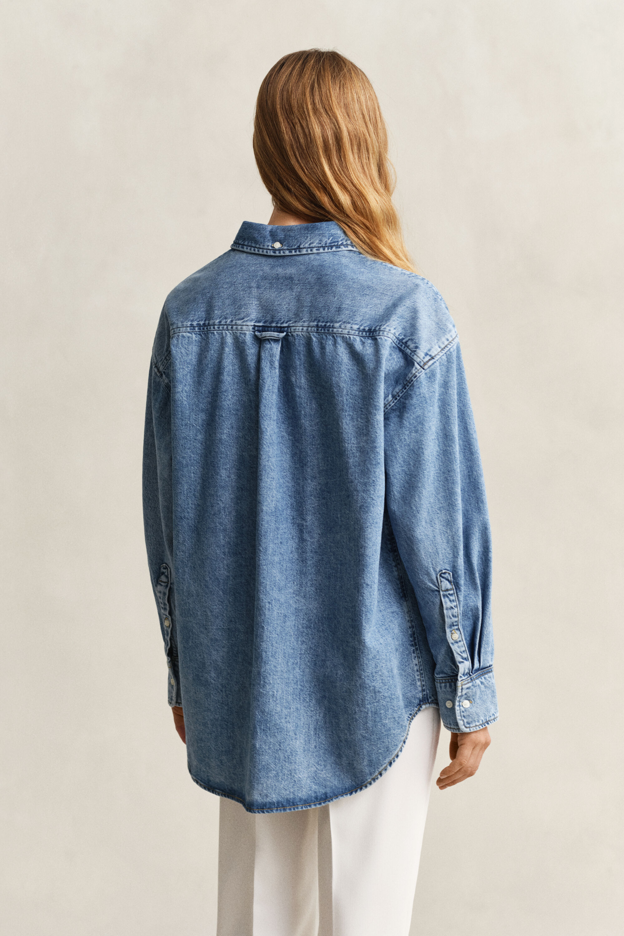 Broderet denim skjorte