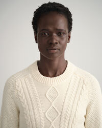 Crewneck sweater med kabelstrik