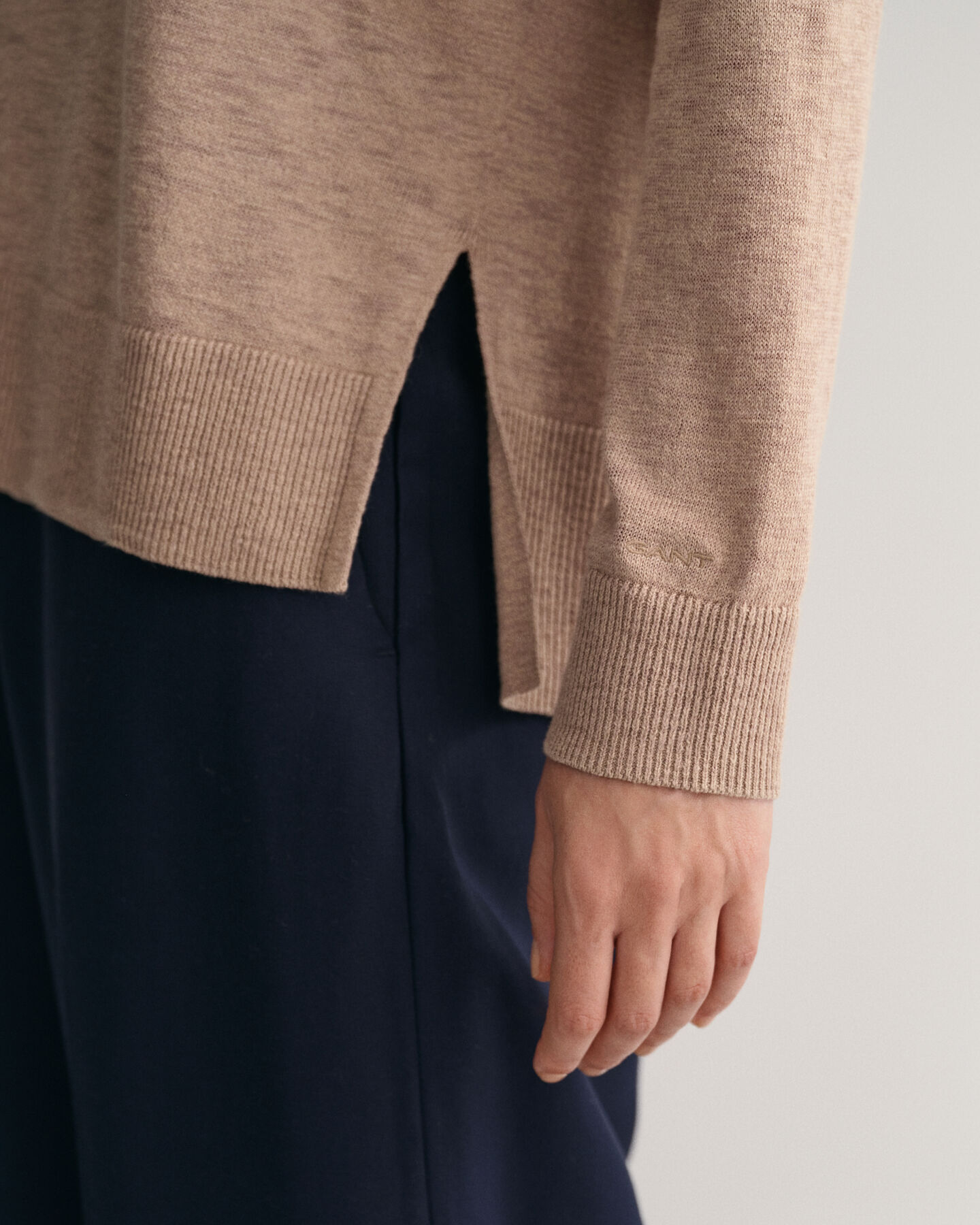 Sweater i h&oslash;rblanding med V-hals