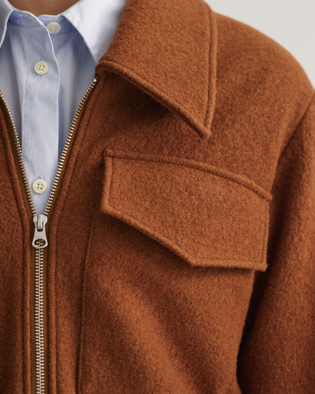 Boucl&eacute; jakke med lynl&aring;s