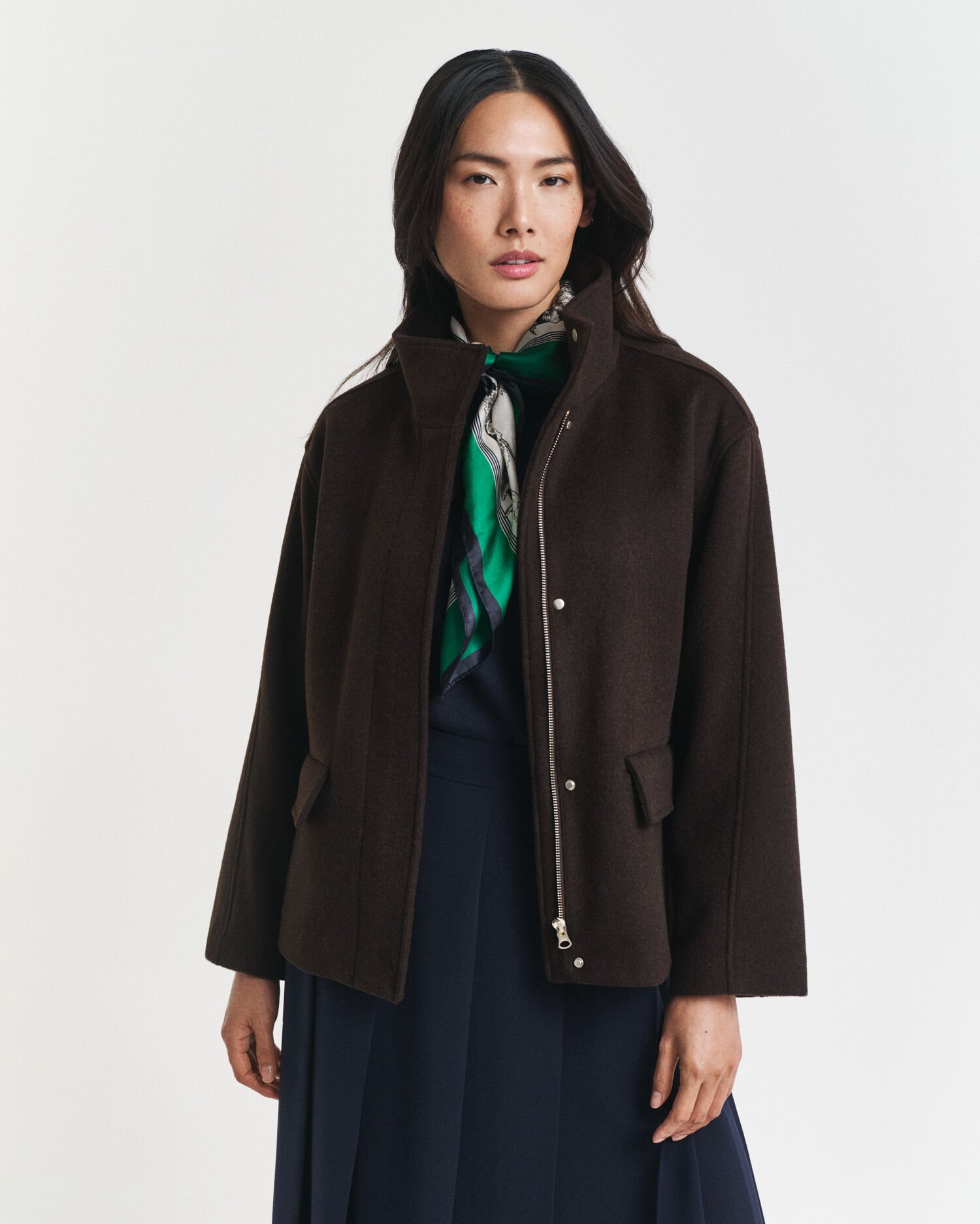 Kort uldjakke med lynlås