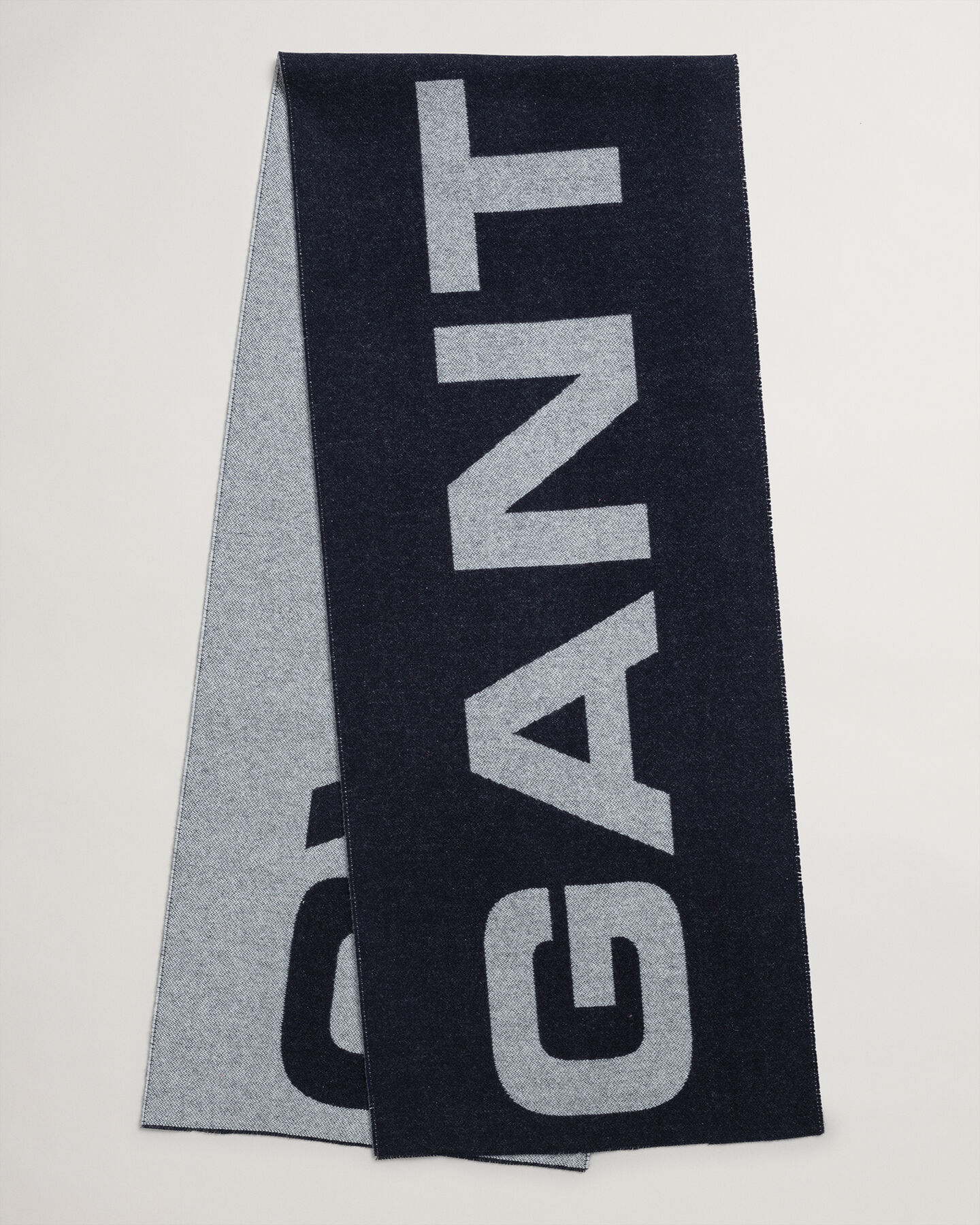 Kontrastfarvet uldhalstørklæde