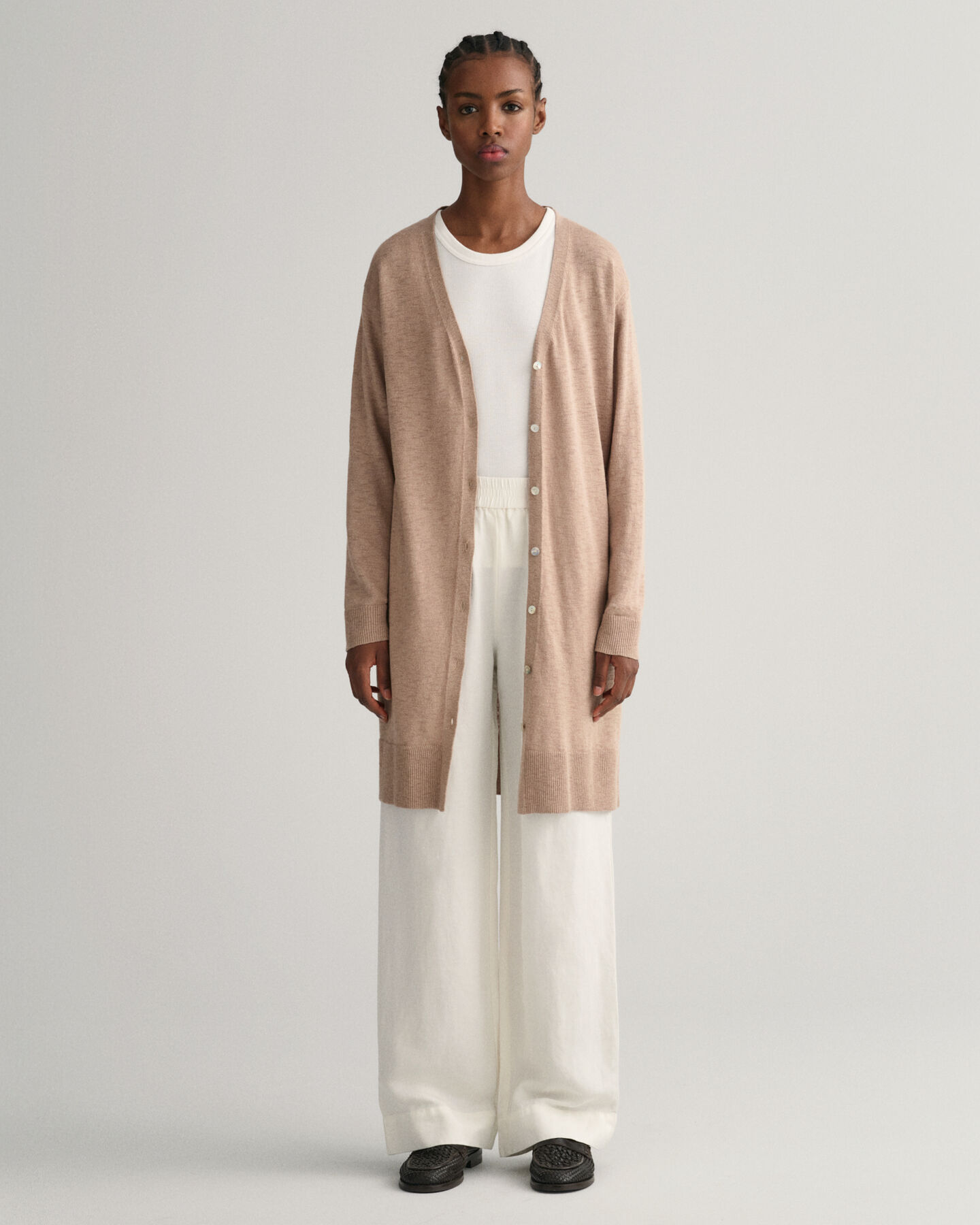 Lang cardigan i hørblanding med V-hals