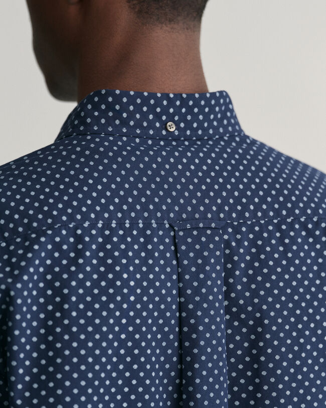 Regular fit skjorte med mikrotryk og korte &aelig;rmer