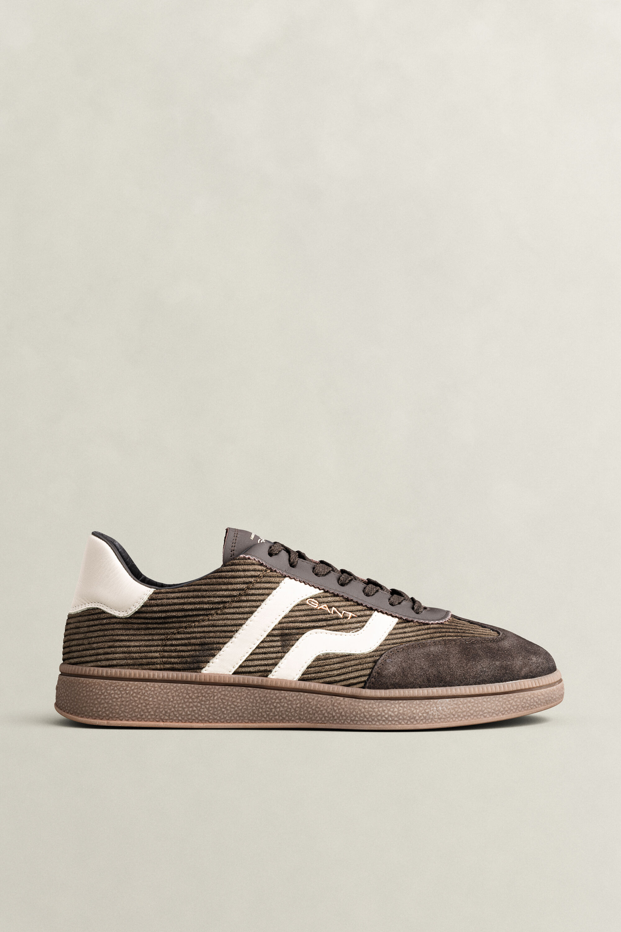 Cuzmo sneakers i jernbanefløjl