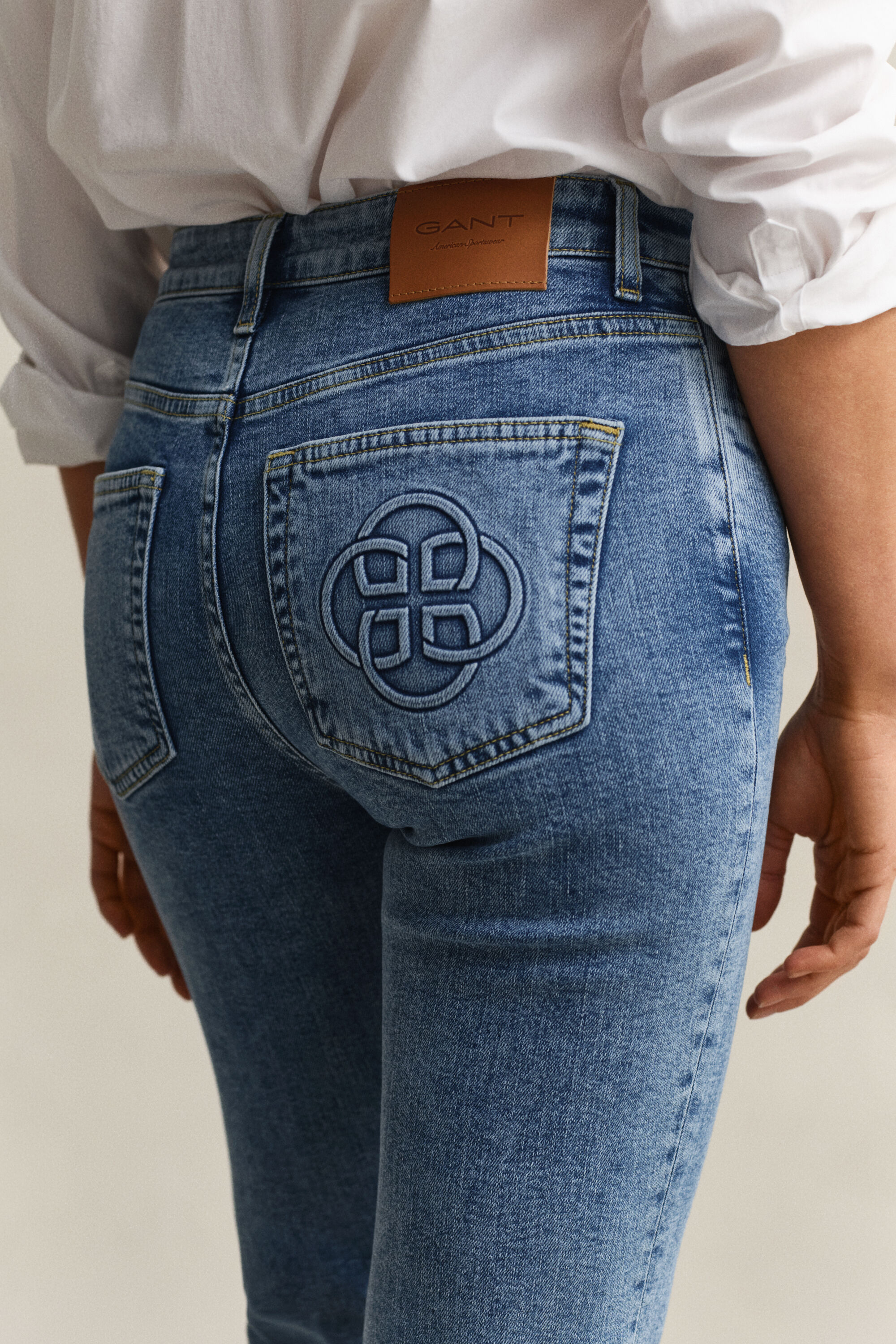 Monogram jeans med svaj