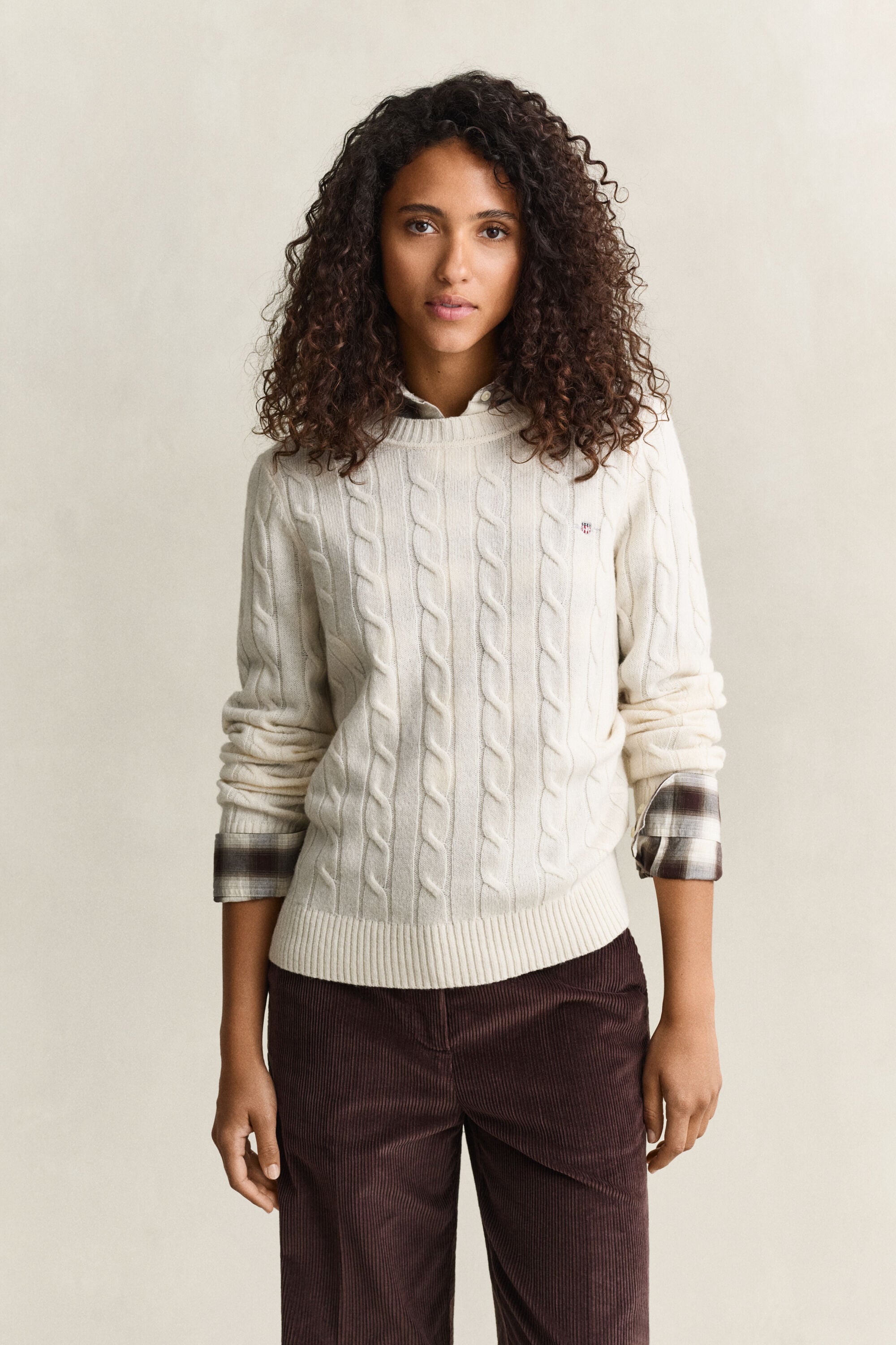 Sweater af lammeuld med kabelstrik