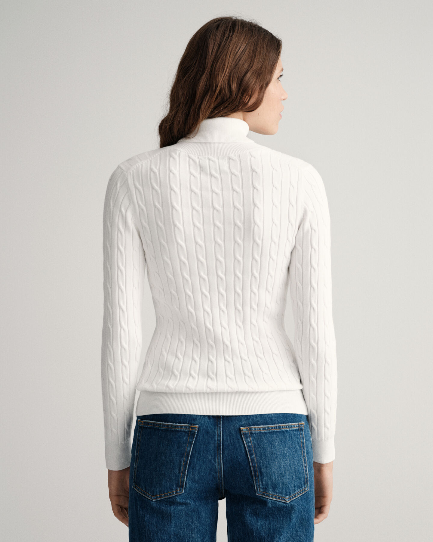 Rullekrave af str&aelig;kbomuld med kabelstrik