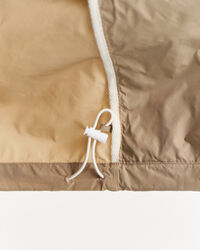 Let sammenfoldelig Windbreaker