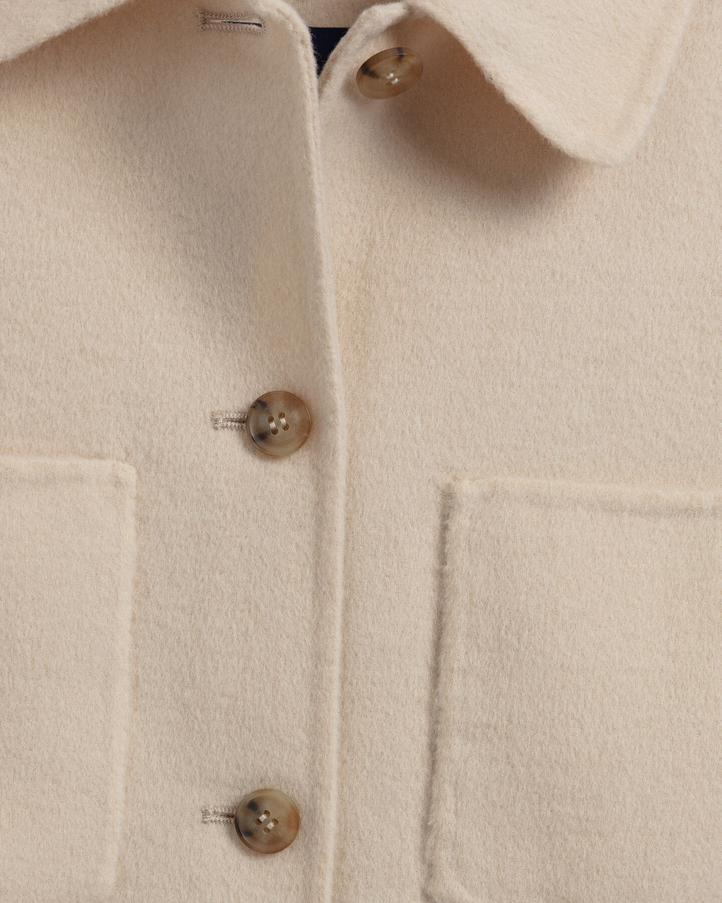 H&aring;ndsyet skjortejakke