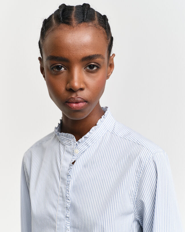 Regular fit skjorte med striber og flæsedetaljer