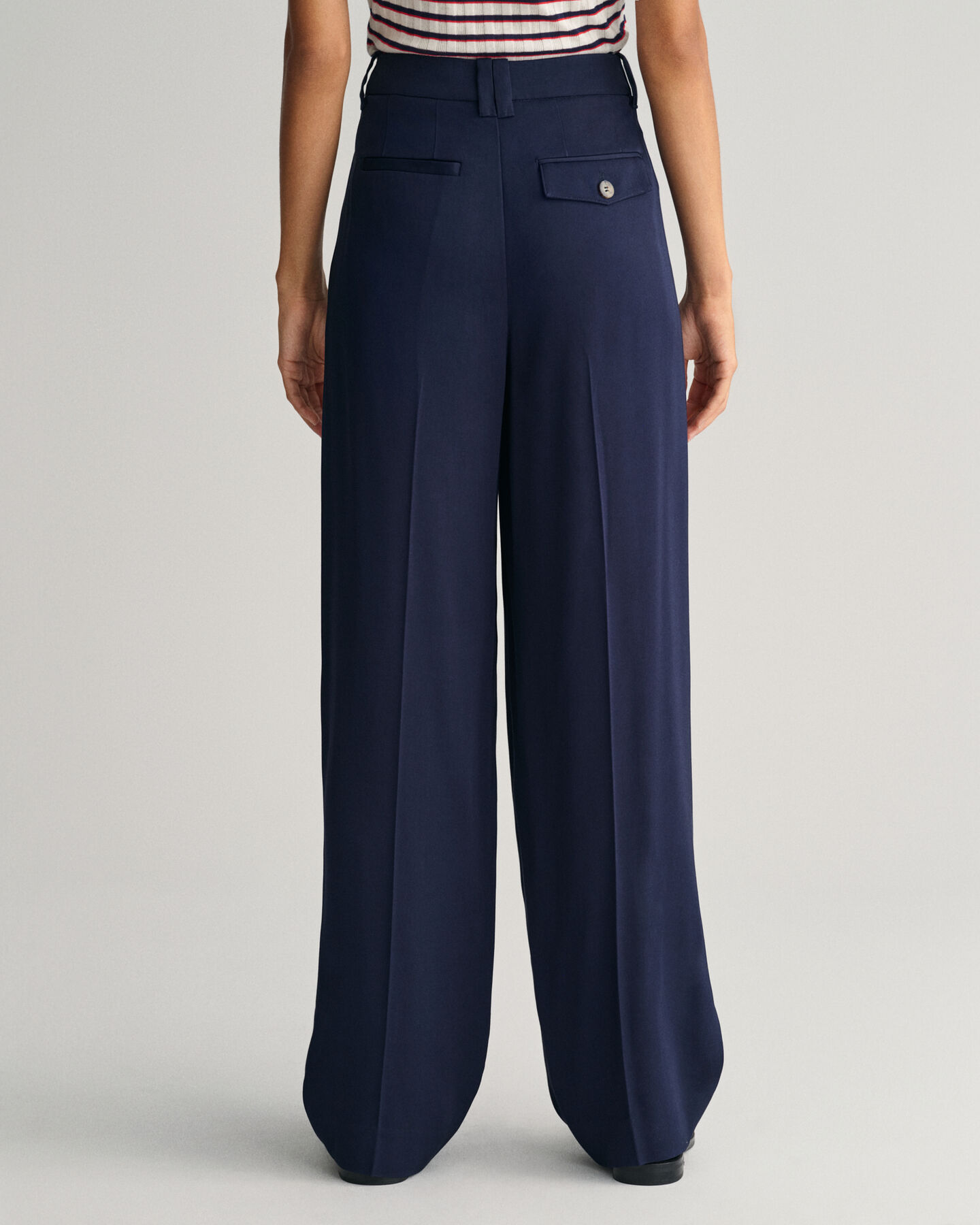 Loose fit lavtaljede chinobukser med brede ben