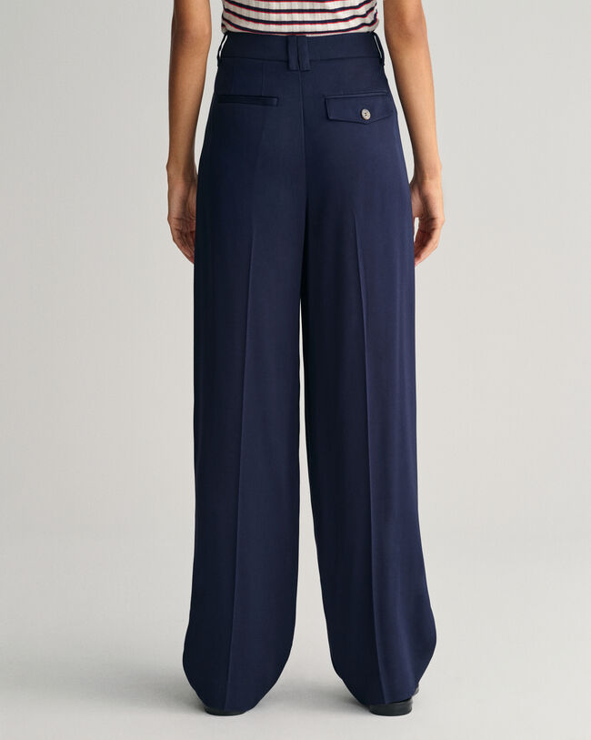 Loose fit lavtaljede chinobukser med brede ben