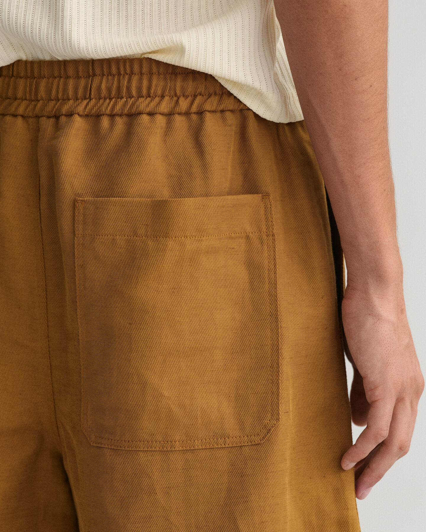 Shorts af bomuld og h&oslash;r med l&oslash;besnor