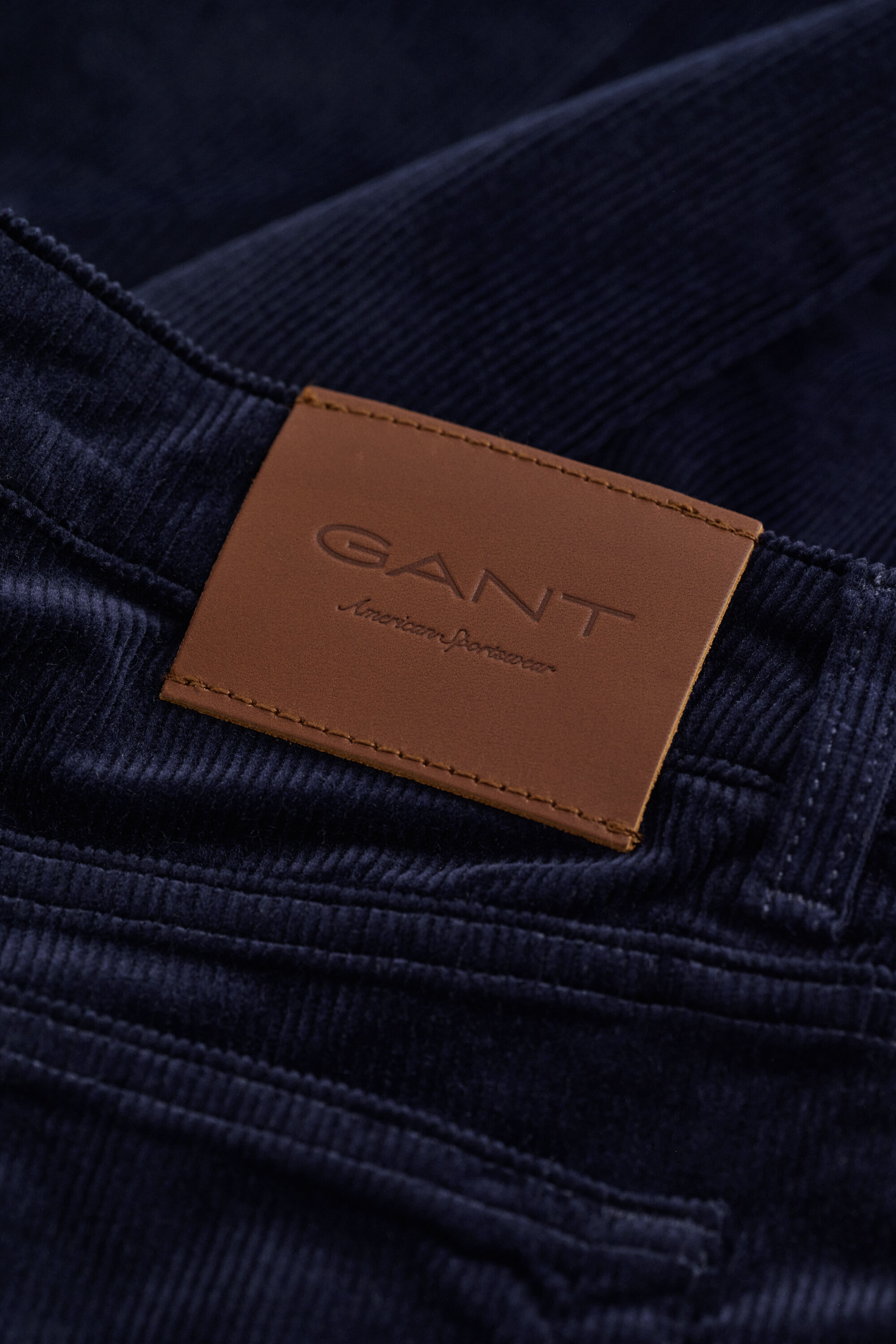 Jeans i jernbanefløjl med svaj