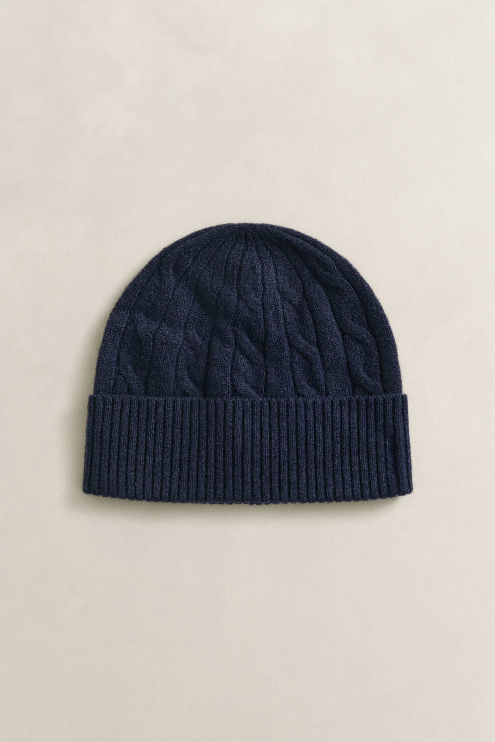 Kabelstrikket beanie i uld