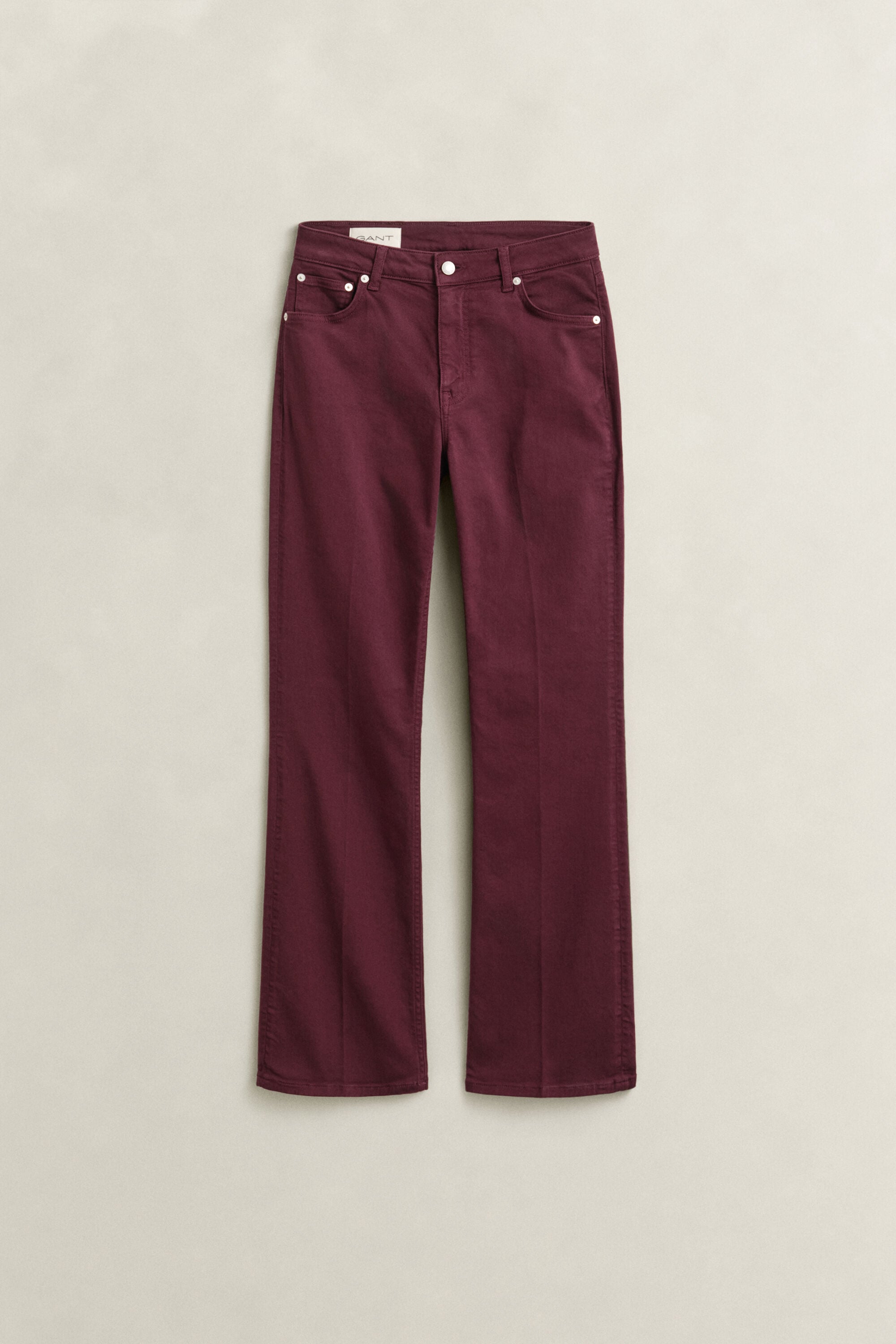 Slanke farvede jeans med svaj