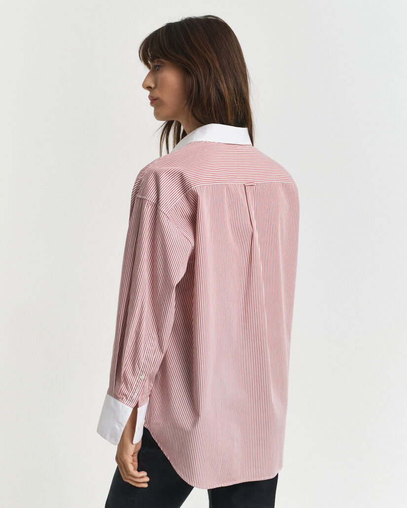 Oversized skjorte med kontrastfarvet krave og striber