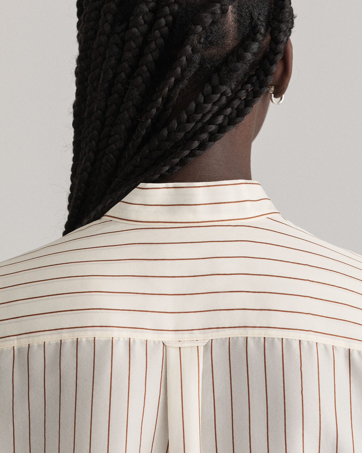 Pinstripe silkeskjorte med sløjfe