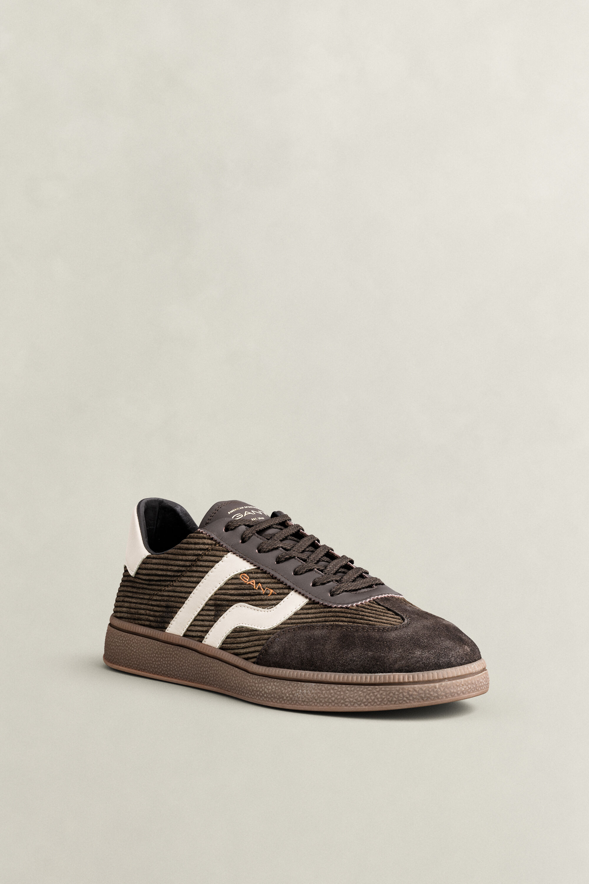 Cuzmo sneakers i jernbanefløjl