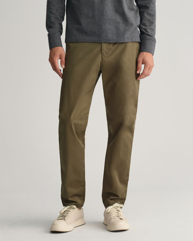 Tilspidsede chinobukser i twill