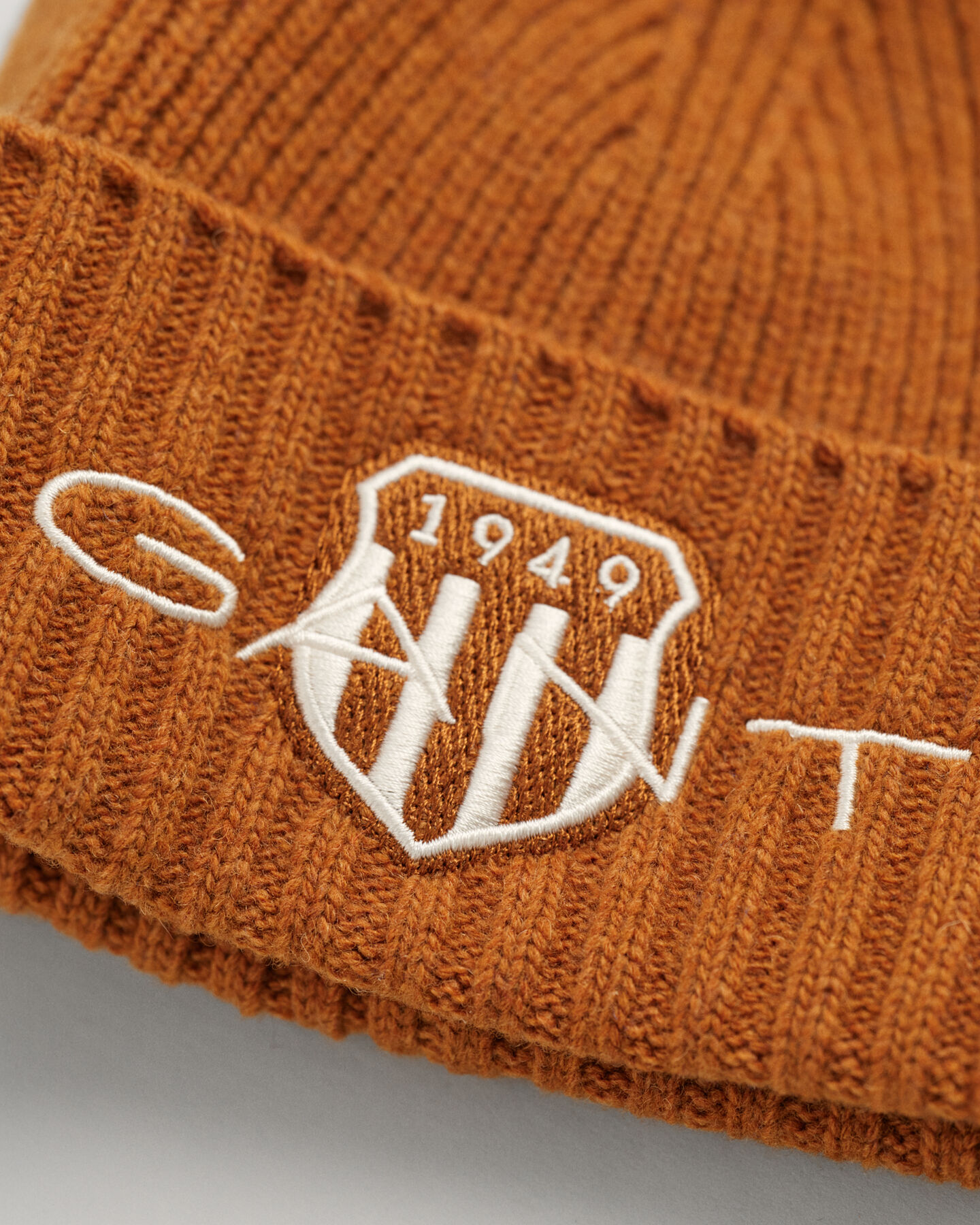 Teens gaves&aelig;t med beanie og halst&oslash;rkl&aelig;de