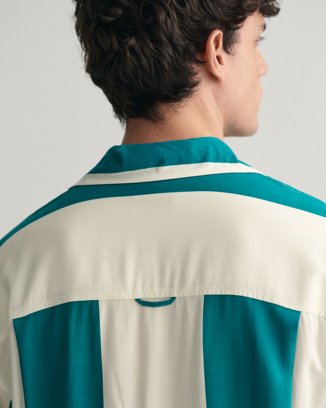 Relaxed fit kort&aelig;rmet skjorte af viskose