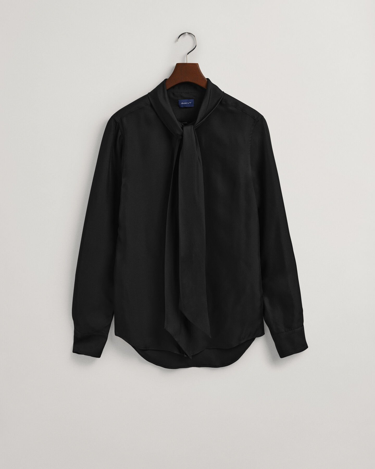 Slim fit ensfarvet skjorte med bindeb&aring;nd