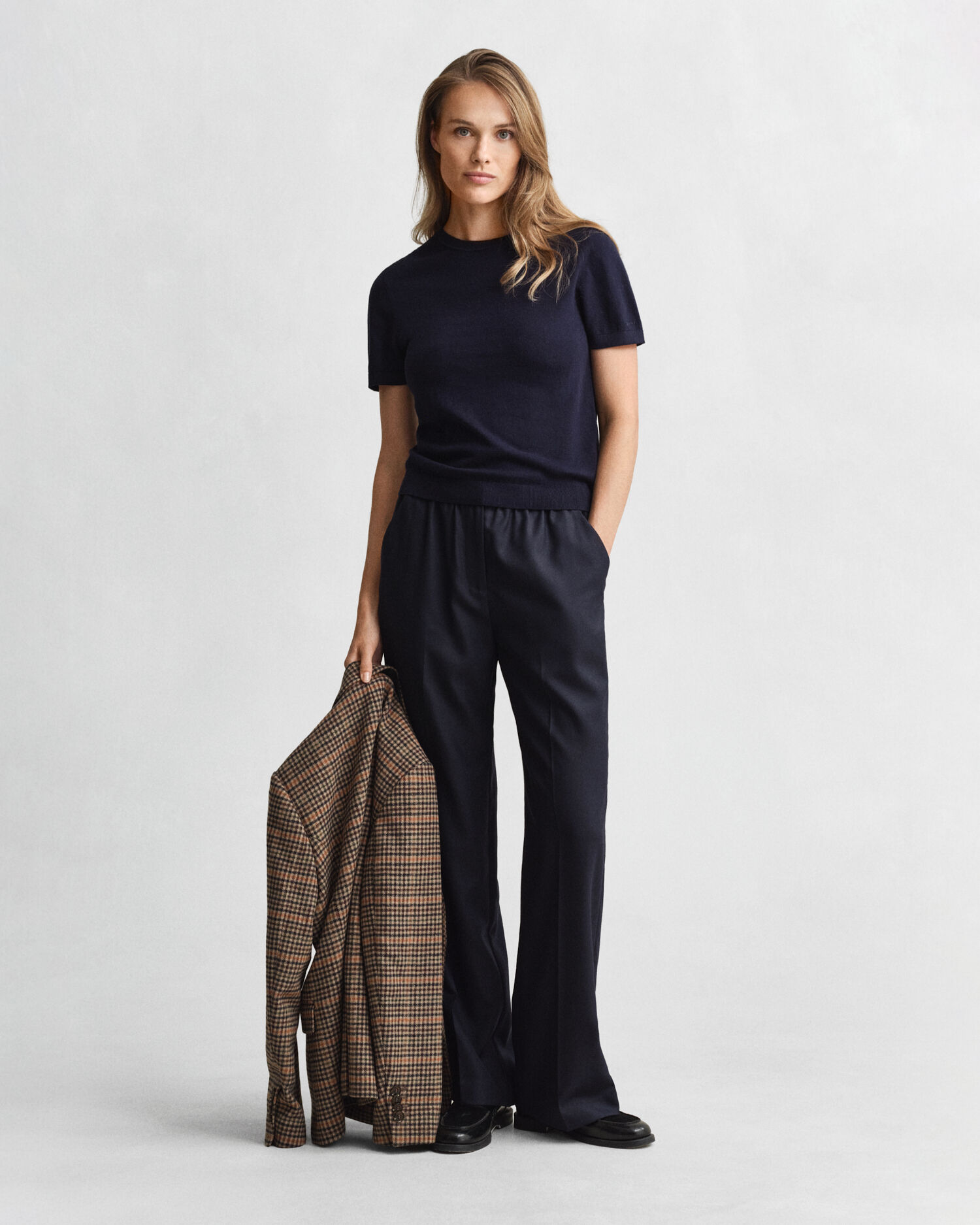 Let kortærmet sweater med crewneck