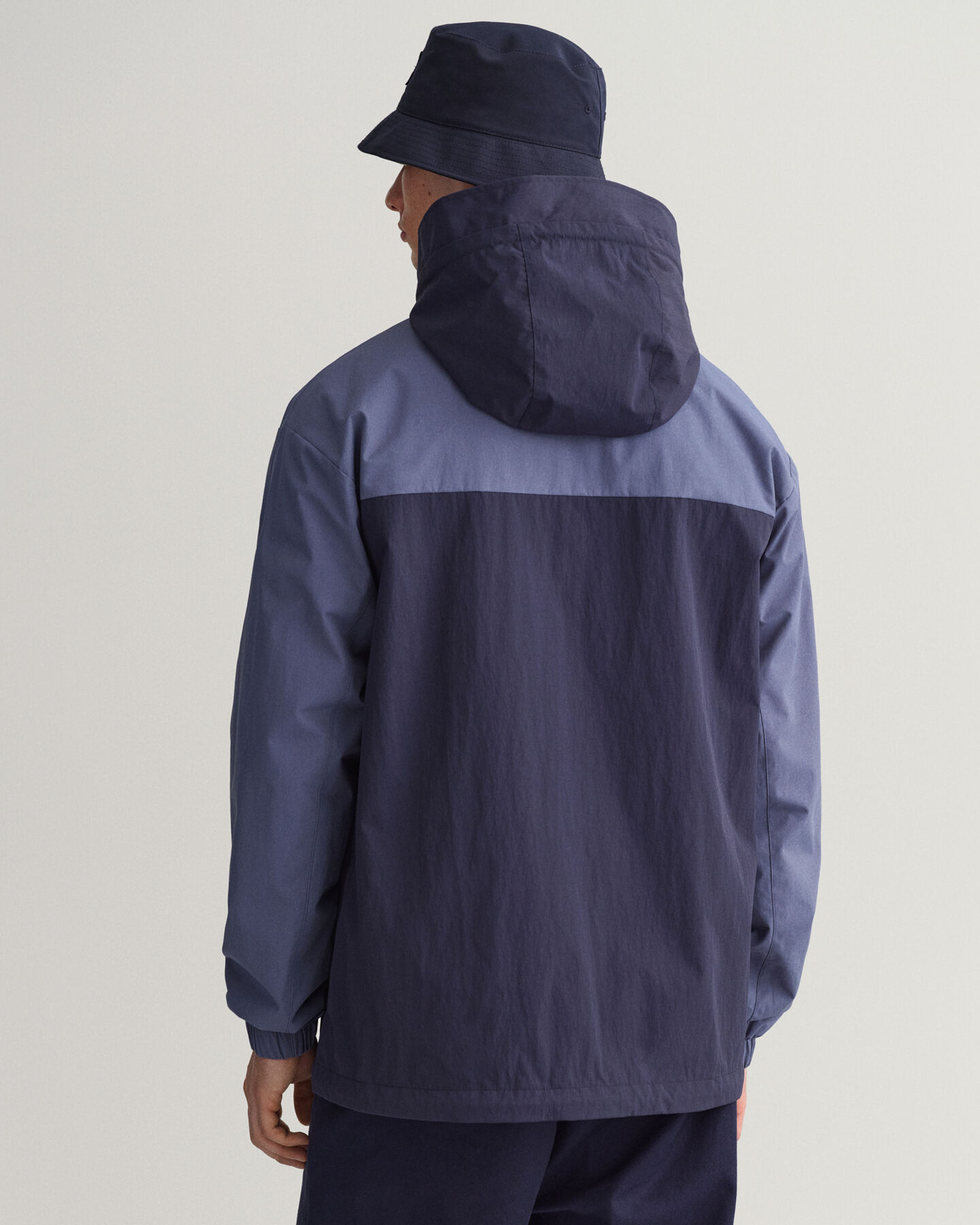 Jakke med hætte og blokke