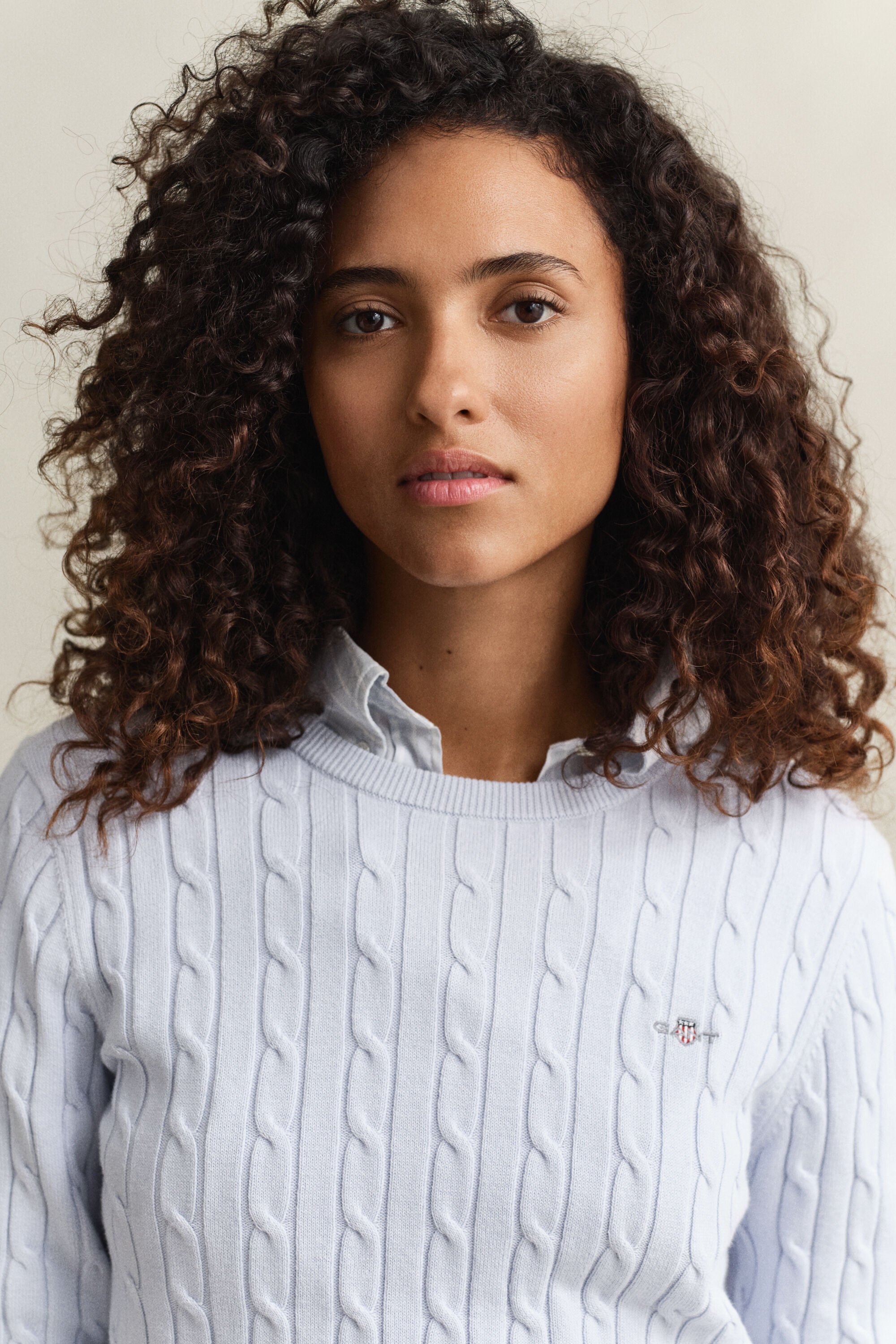 Crewneck sweater med kabelstrik