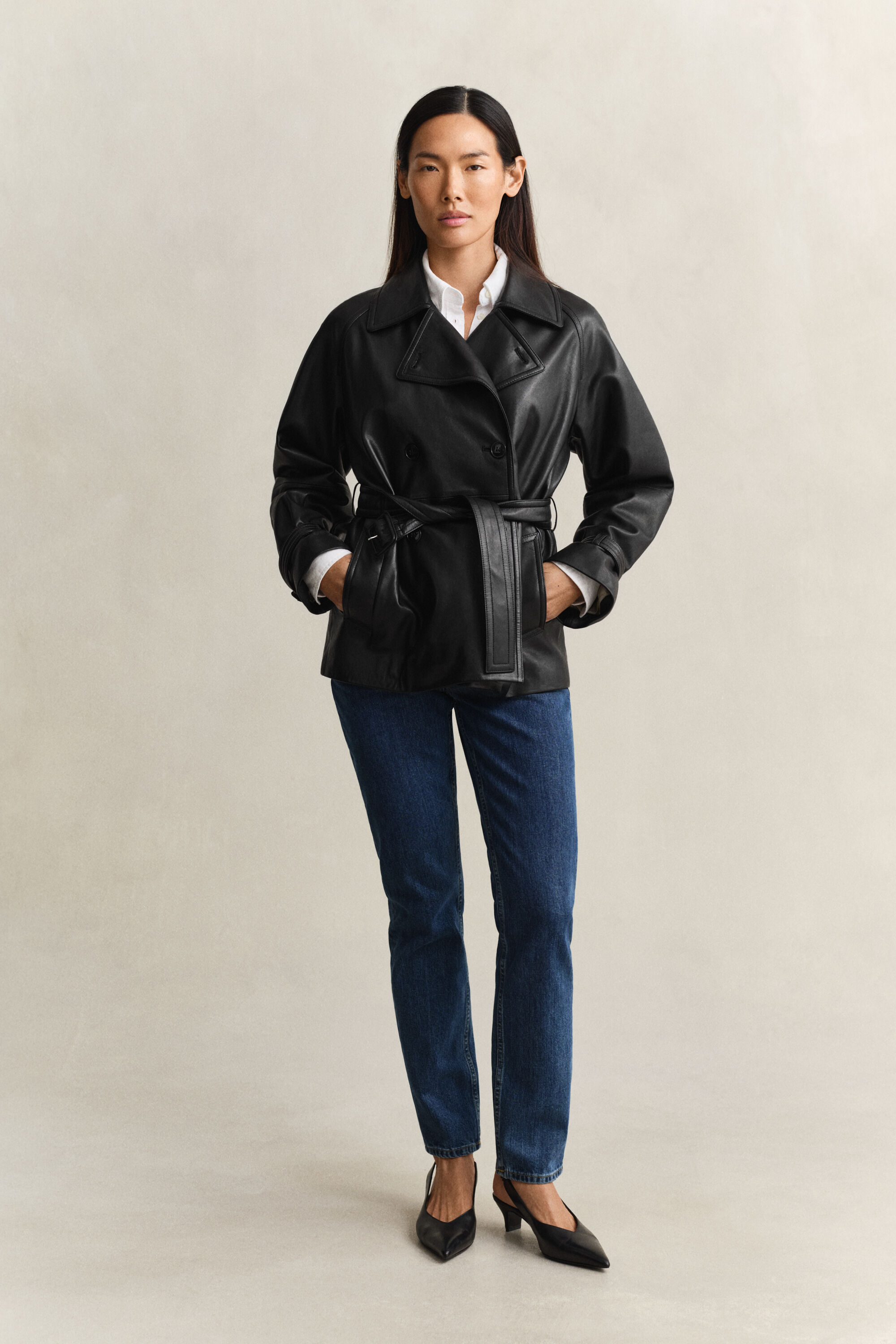 Kort trenchcoat i læder