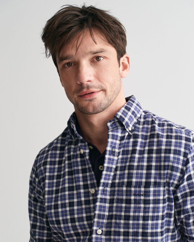 Regular fit ternet skjorte af let twill