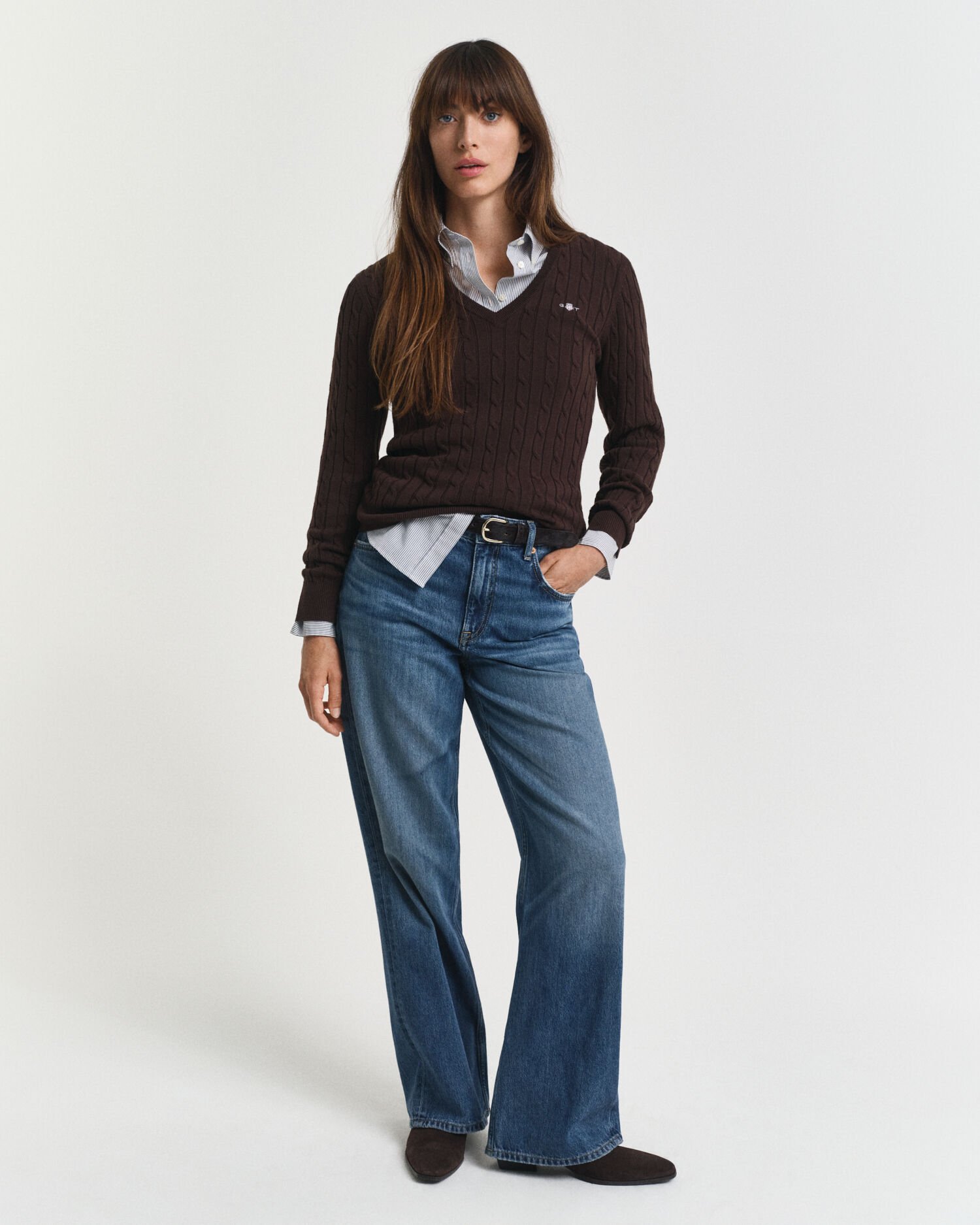 Kabelstrikket sweater med V-hals