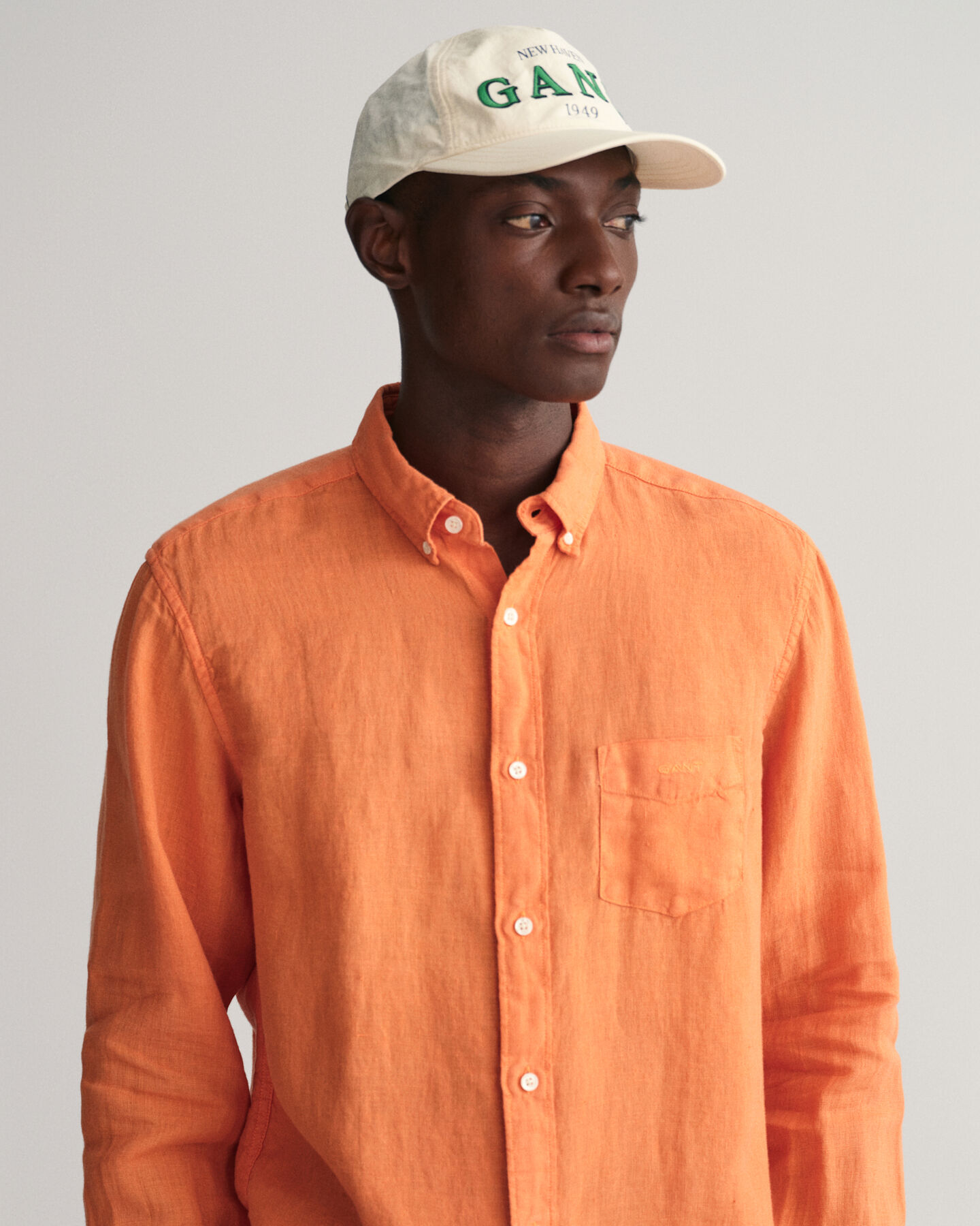 Regular fit garment-dyed hørskjorte