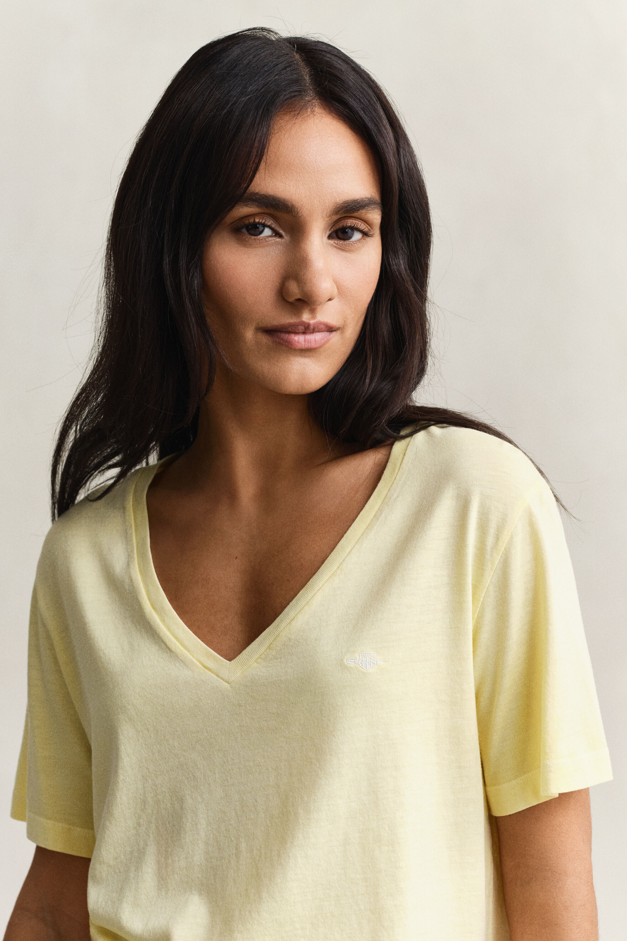 Vasket Shield T-shirt med V-hals