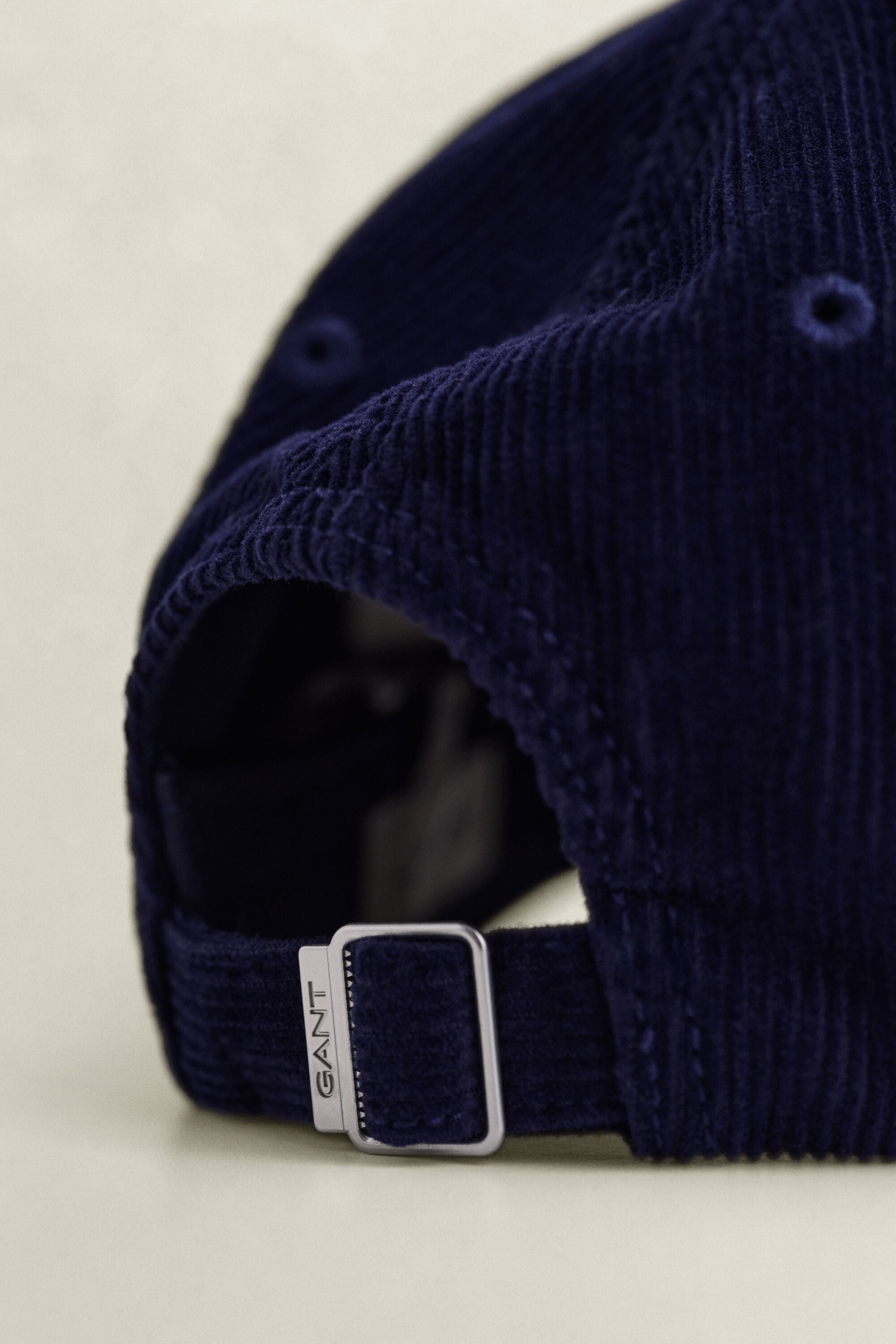 Shield cap af jernbanefløjl