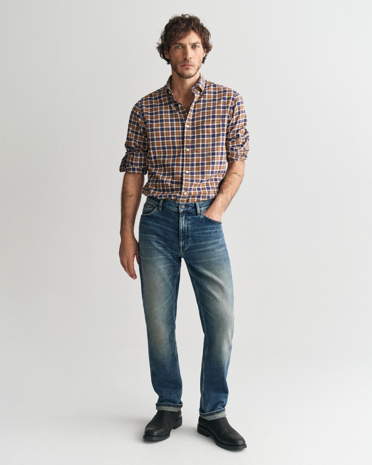 Regular fit ternet skjorte af let twill