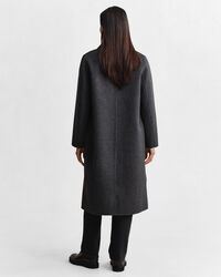 Ternet håndsyet frakke