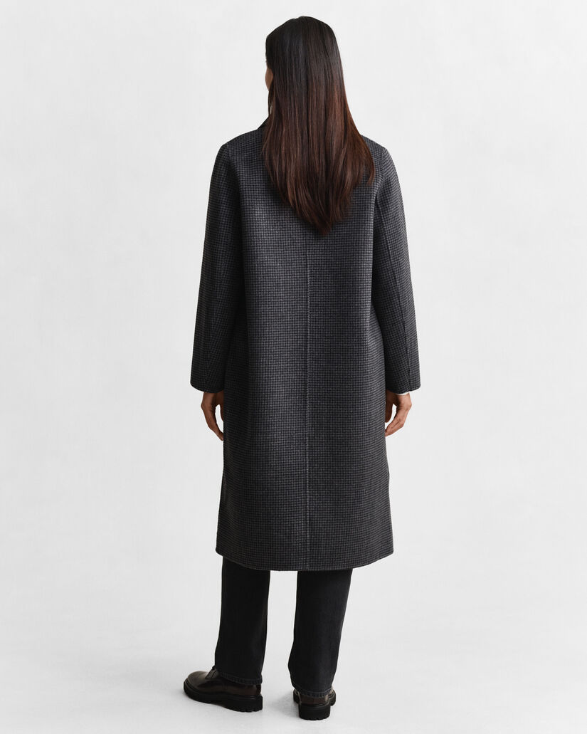 Ternet håndsyet frakke