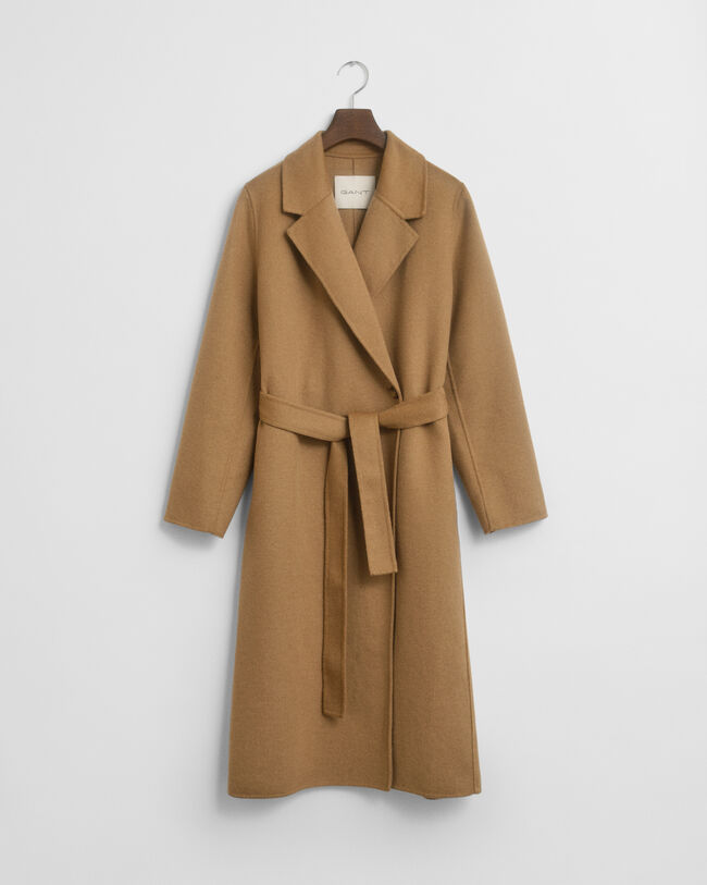 Håndsyet frakke med bælte