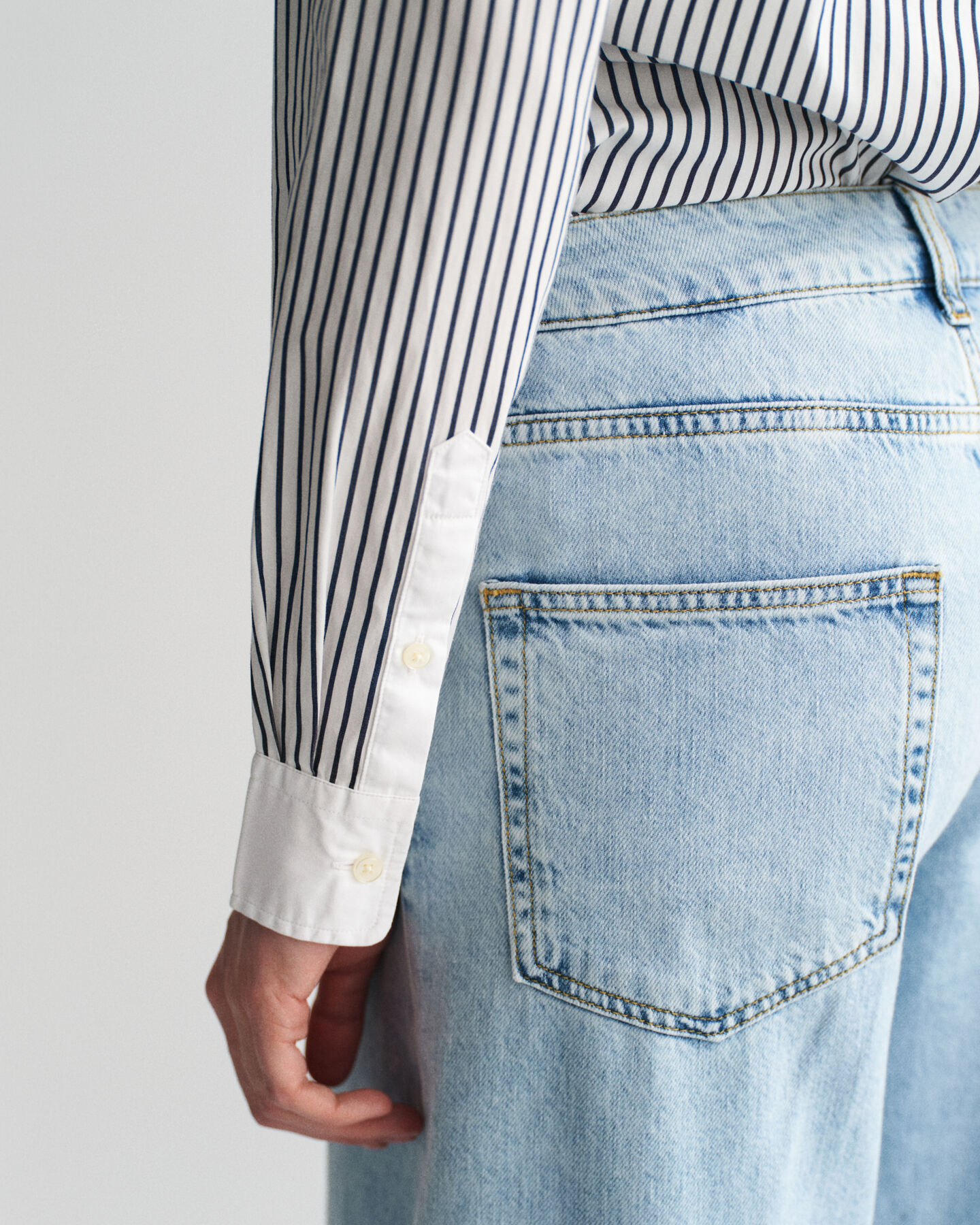 Regular fit skjorte med kontrastfarvet krave og striber