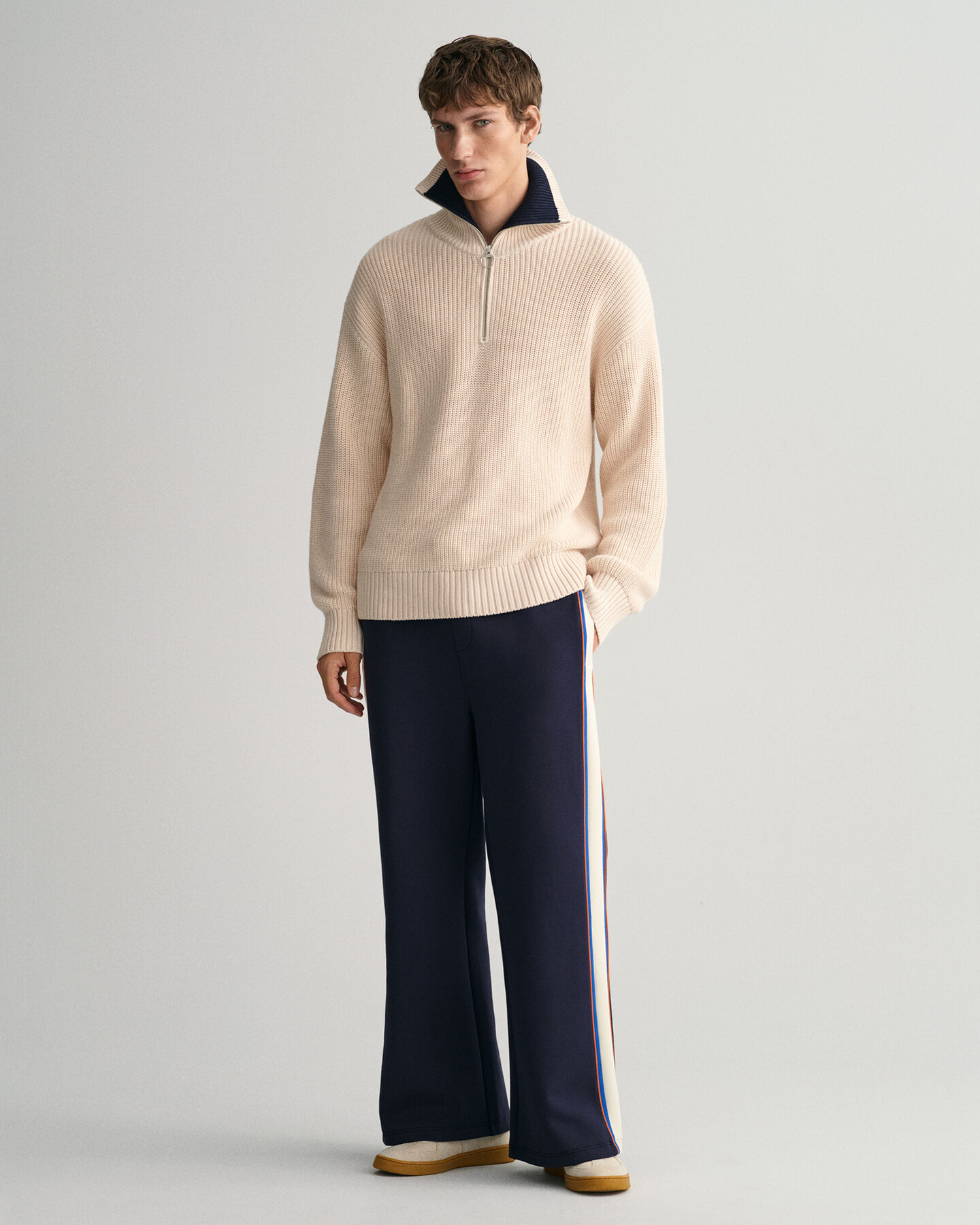 Ribstrikket sweater med halv lynlås