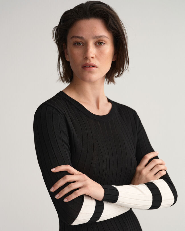 Ribstrikket kjole med blokstriber