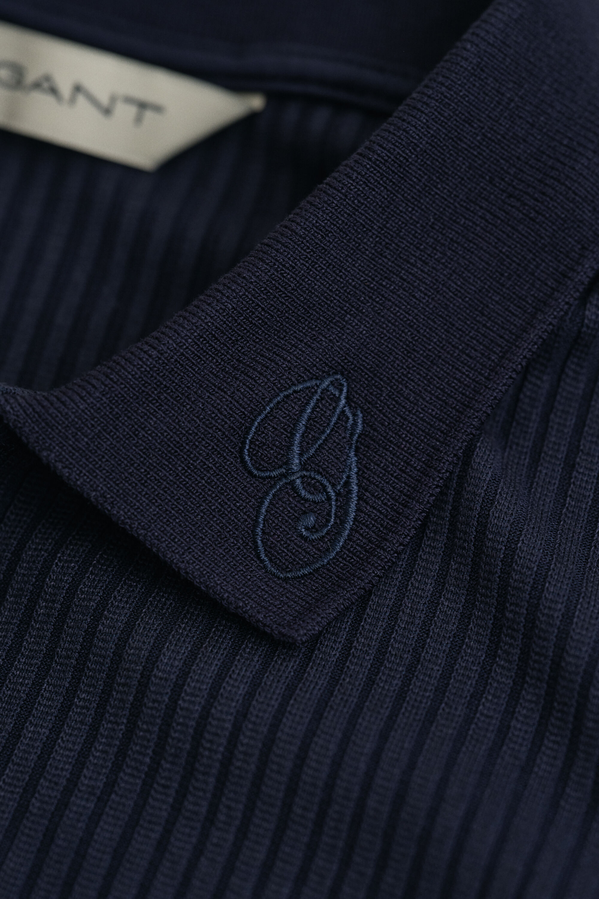 Ribstrikket poloskjorte