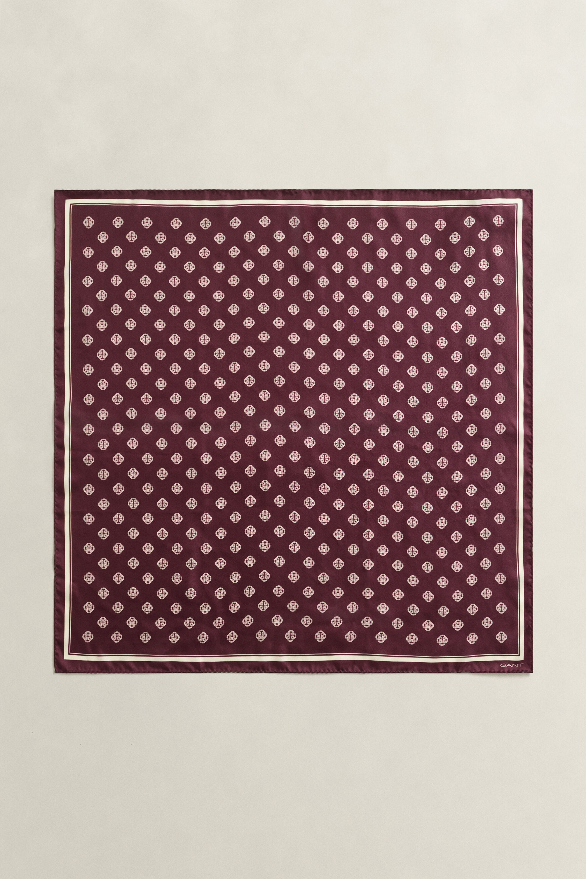 Silketørklæde med monogram