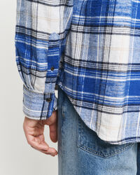Relaxed fit ternet flannelskjorte