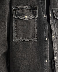 Oversized tungt vasket denim-skjorte