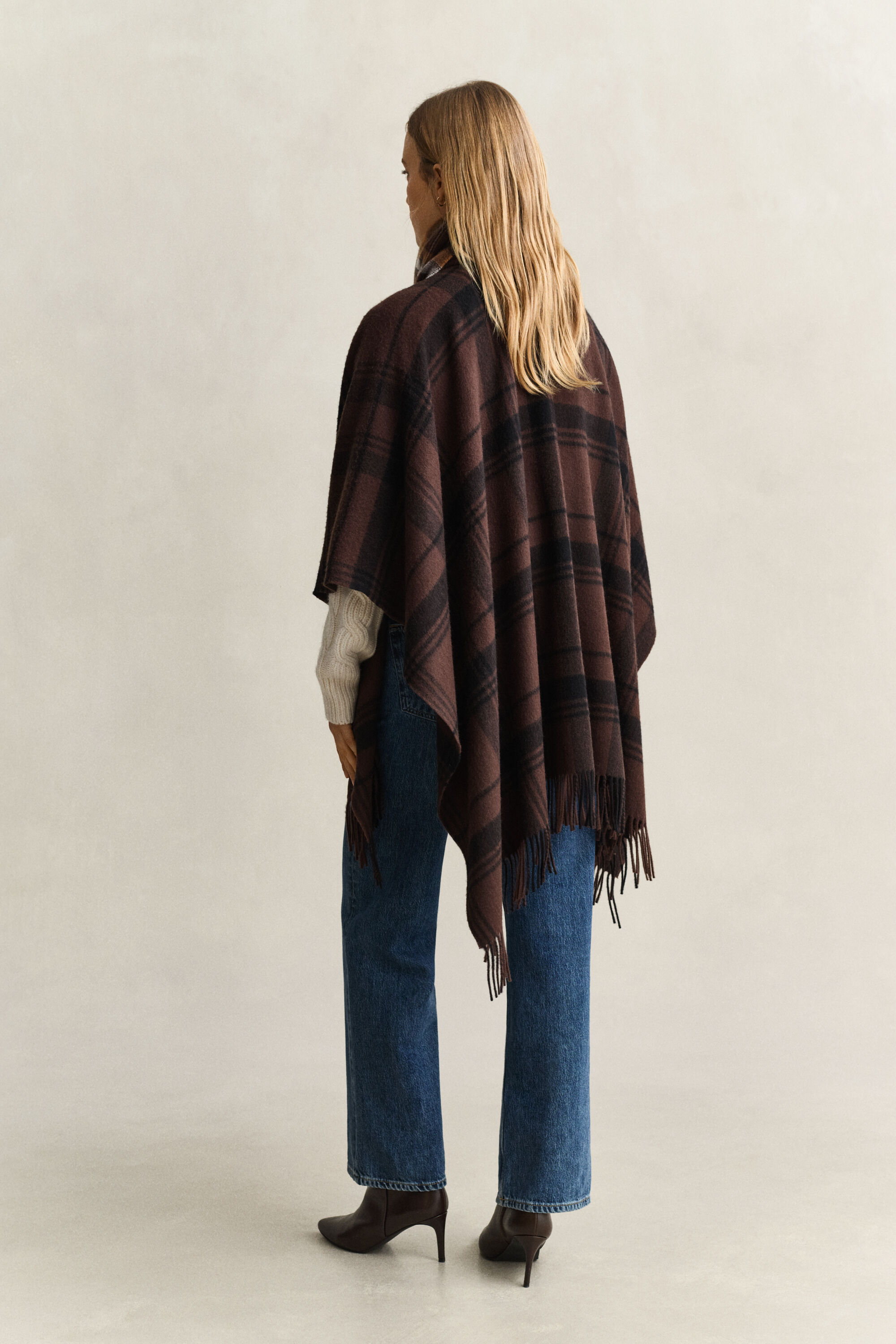 Ternet poncho i uld
