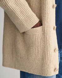 Ribstrikket cardigan i bouclé